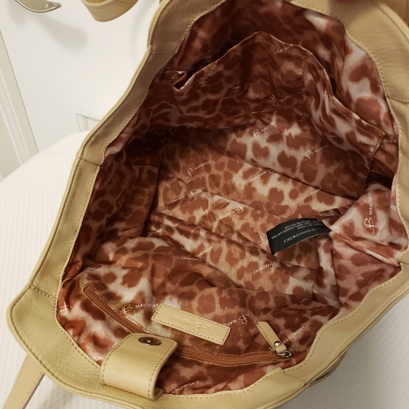 B. Makowsky Light Beige Leather Shoulder Bag, Classic Business Casual - Picture 11 of 12